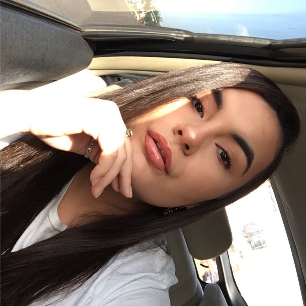 Meet your Posher, Larissa